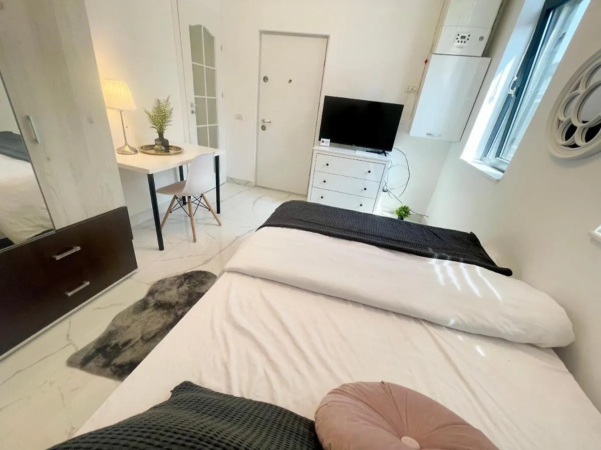 Cozy Central Small Studio Near Park Bucureşti România