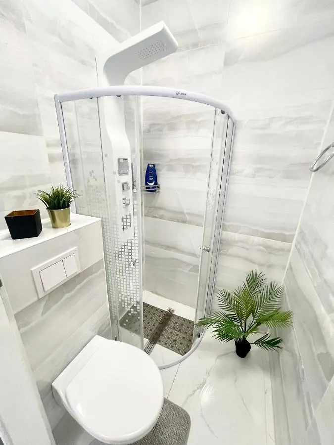 Cozy Central Small Studio Near Park Bucureşti Apartament